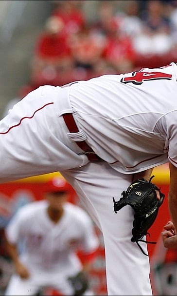 Bailey shrugs off line drive, Indians as Reds win third in a row